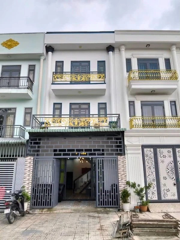 Bán nhà 1 trệt 2 lầu 5PN 75m² Tân Uyên, giá 2,59 tỷ