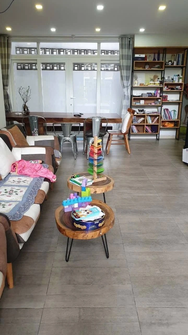 Bán nhà 4 tầng 96m2 nở hậu, 4 căn hộ cho thuê, đường Nguyễn Văn Nguyễn, Quận 1 - Ảnh 1