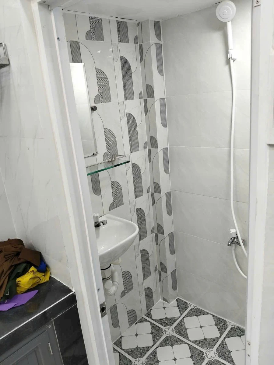 Bán nhà 3 tầng hẻm Lạc Long Quân, P5 Quận 11, 2PN 2WC, giá 1,75 tỷ - Ảnh thu nhỏ 2