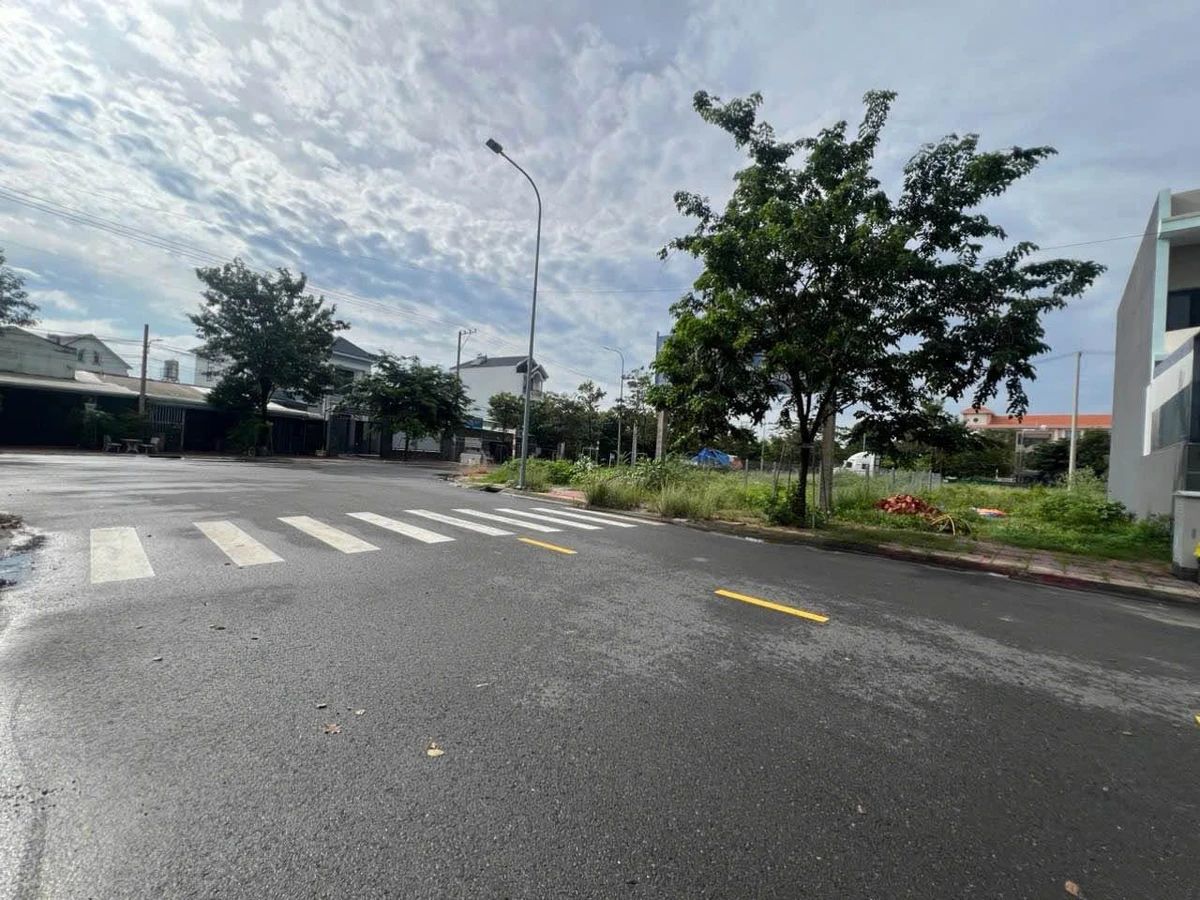 Bán đất mặt tiền 100m² Bình Dương, giá 3,3 tỷ - Ảnh thu nhỏ 2