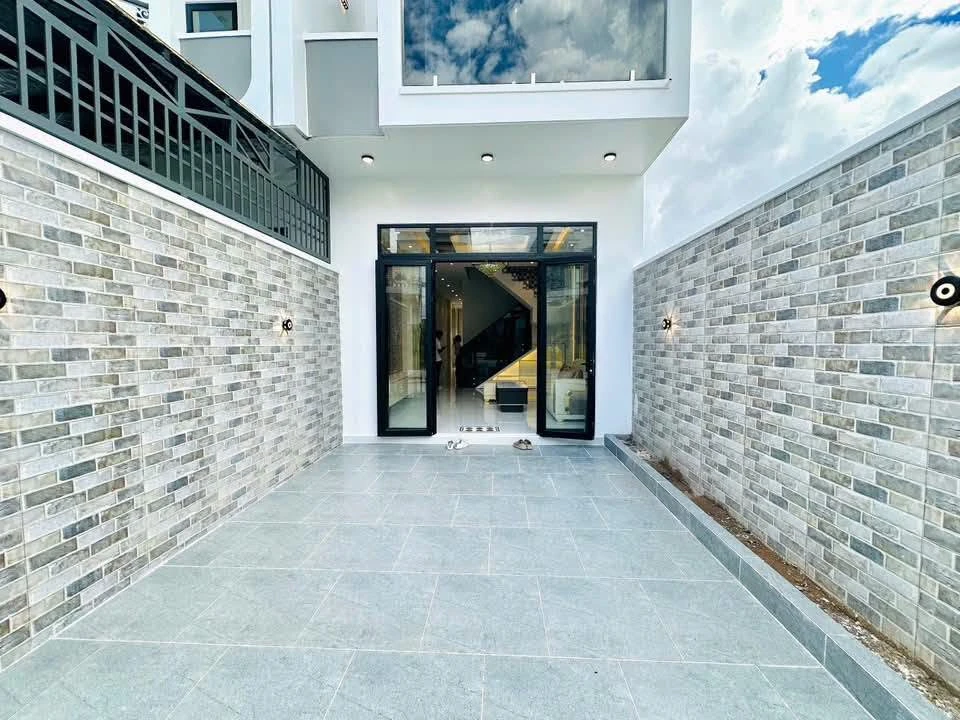 Bán nhà phố hiện đại 4PN 100m² gần đường Liên Hương - Ảnh thu nhỏ 4