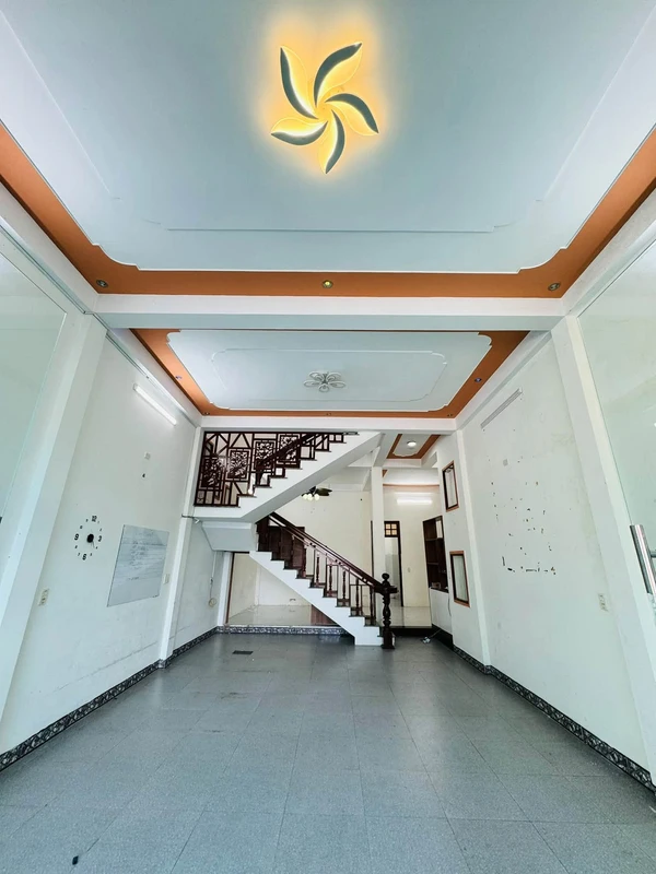 Bán nhà mặt tiền Nguyễn Chánh 97m2 3 phòng ngủ 3.9 tỷ