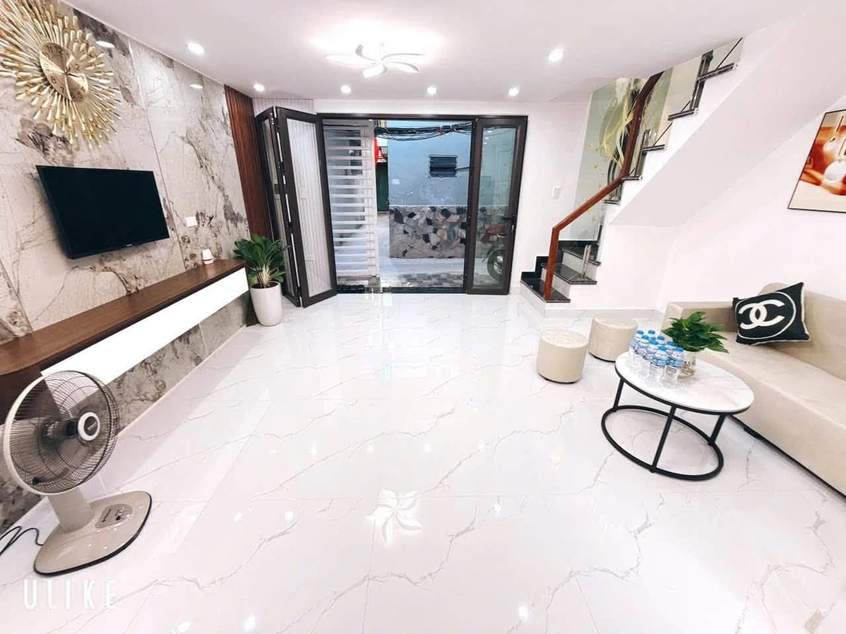 Bán nhà 2 tầng 40m² nội thất đầy đủ Quận 5 - 1,899 tỷ - Ảnh thu nhỏ 3