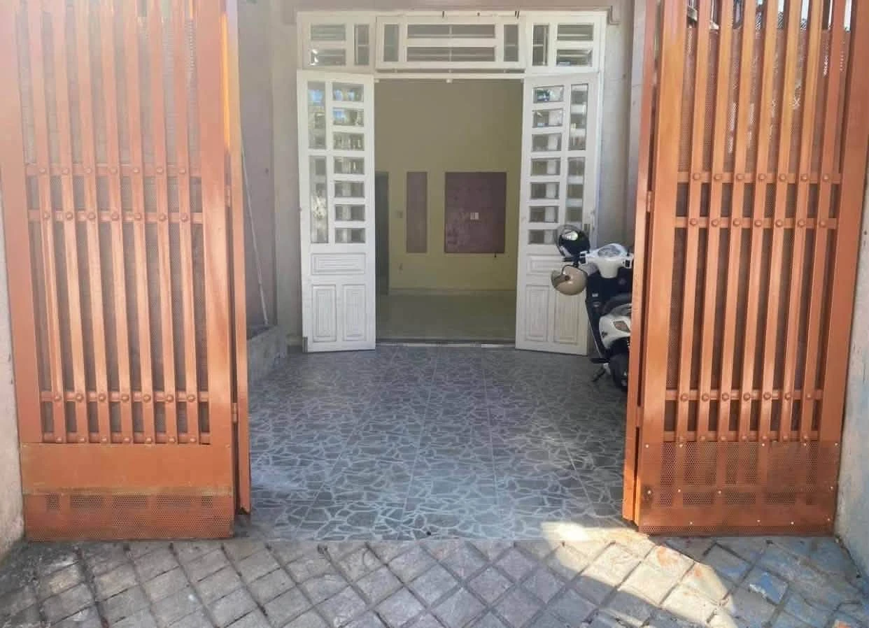 Bán nhà 1 trệt 1 lầu hẻm 77.7m2, 2PN, gần chợ Vũng Tàu - Ảnh 1