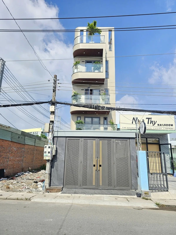 Bán nhà 1 trệt 3 lầu 89,7m² full nội thất Dĩ An