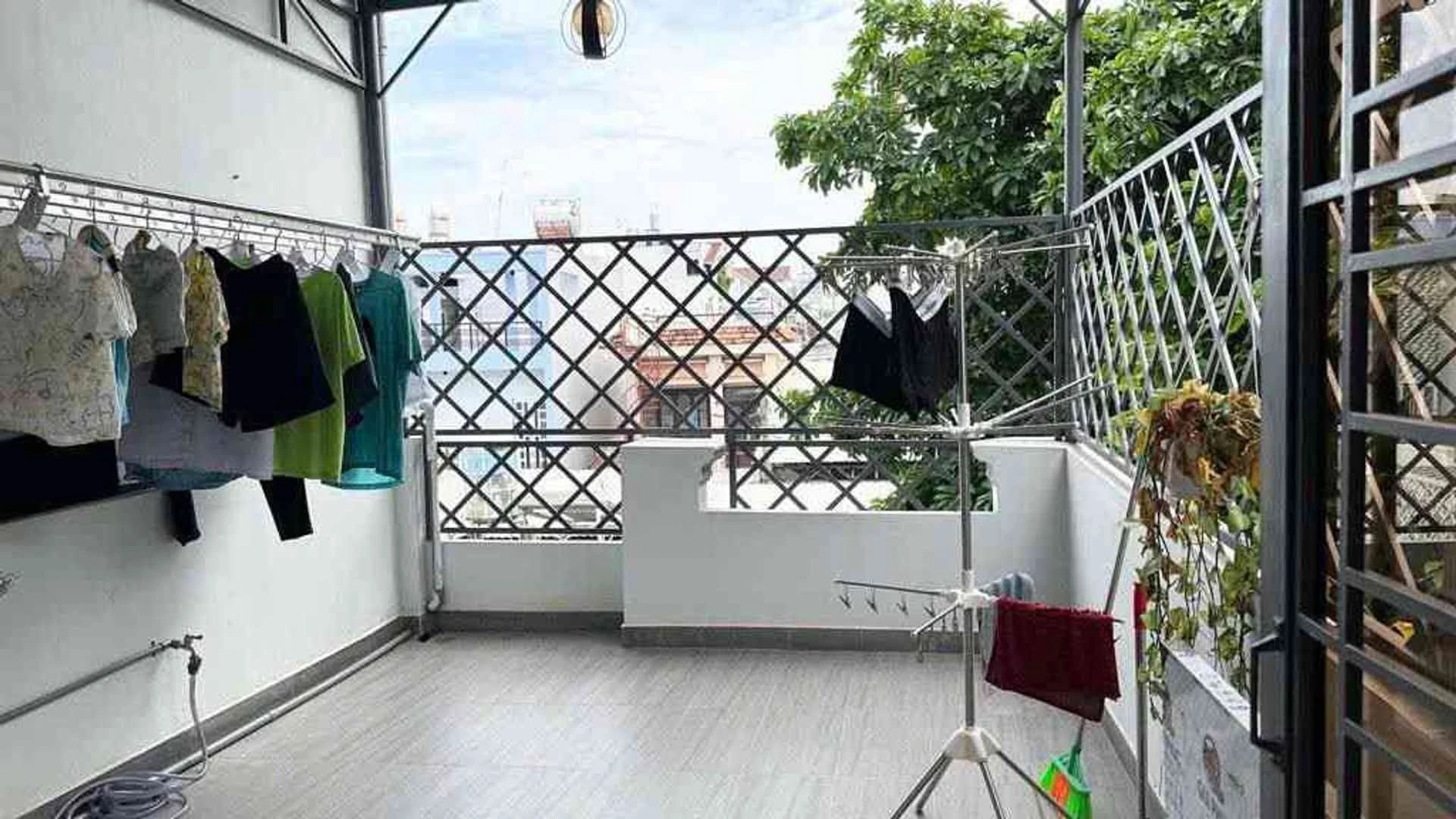Bán nhà hẻm xe hơi 3 tầng 40m² full nội thất gần Công viên Làng Hoa, Gò Vấp, giá 5 tỷ nhỉnh - Ảnh 1