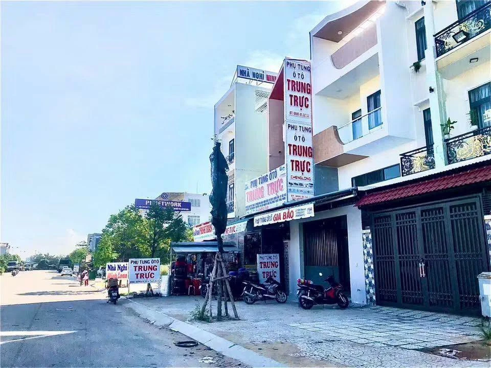 Bán nhà Lê Thánh Tôn 10x18m, 2 lô liền kề, 7 tỷ - Ảnh thu nhỏ 2