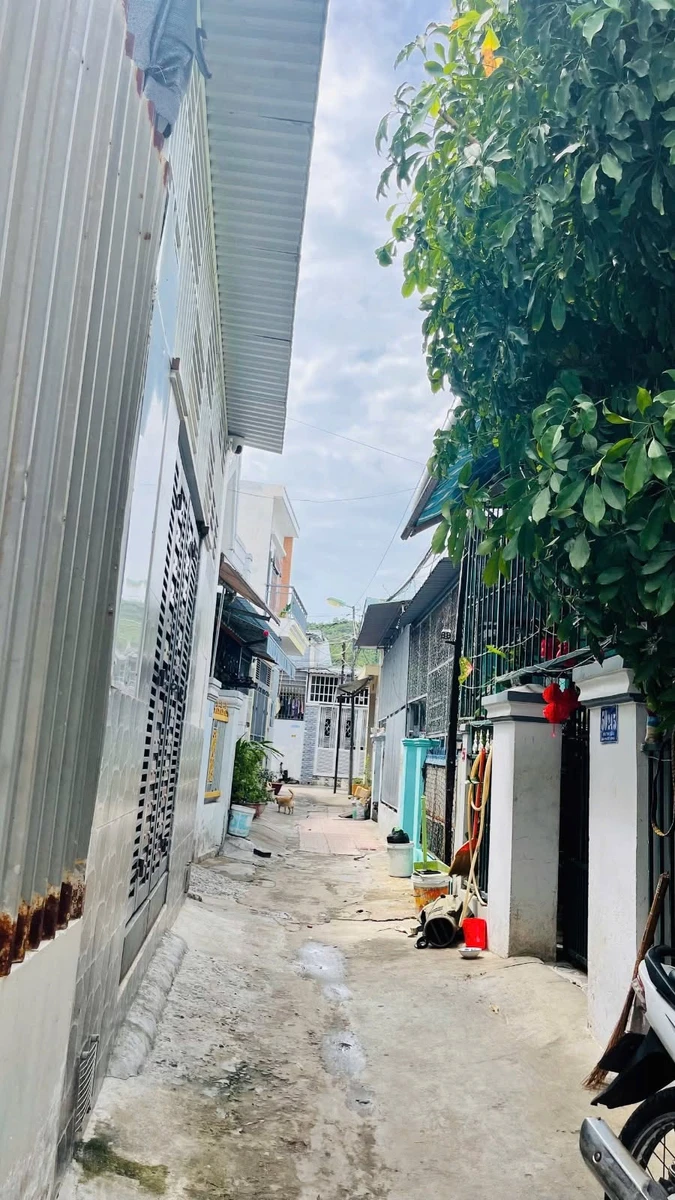 Bán nhà gần chợ Vĩnh Trường Nha Trang 59.6m² 1.99 tỷ - Ảnh thu nhỏ 2