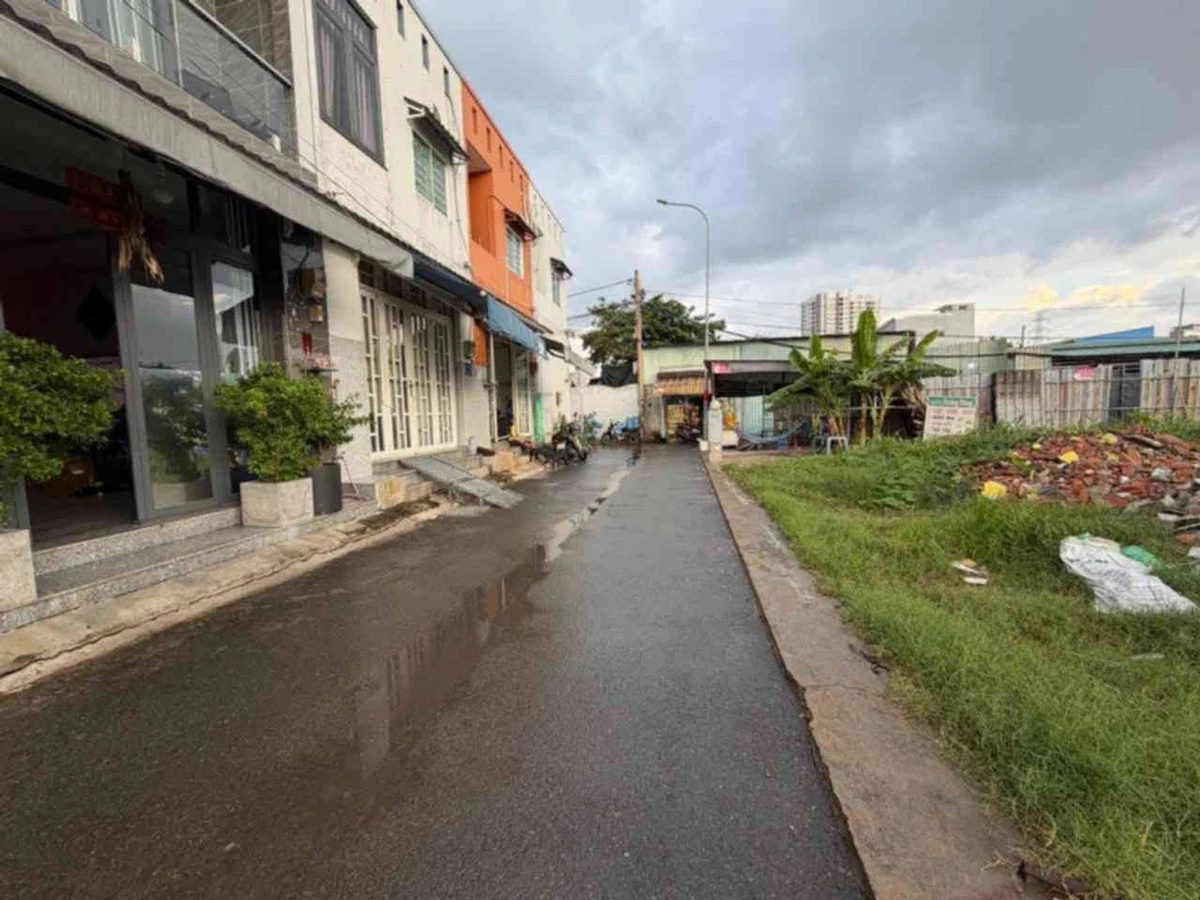 Bán nhà 2 tầng 51m² Quận 7, sổ riêng chỉ hơn 5 tỷ - Ảnh thu nhỏ 2