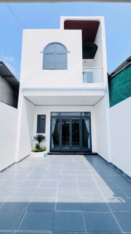 Bán nhà 1 trệt 1 lầu sổ riêng, mặt tiền kinh doanh 140m² Bình Dương