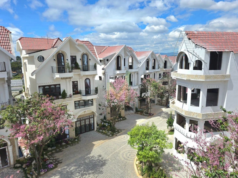 Chính chủ đầu tư mở bán khu biệt thự Đà Lạt phong cách Pháp, với tên gọi "La Cerise Dalat Villas