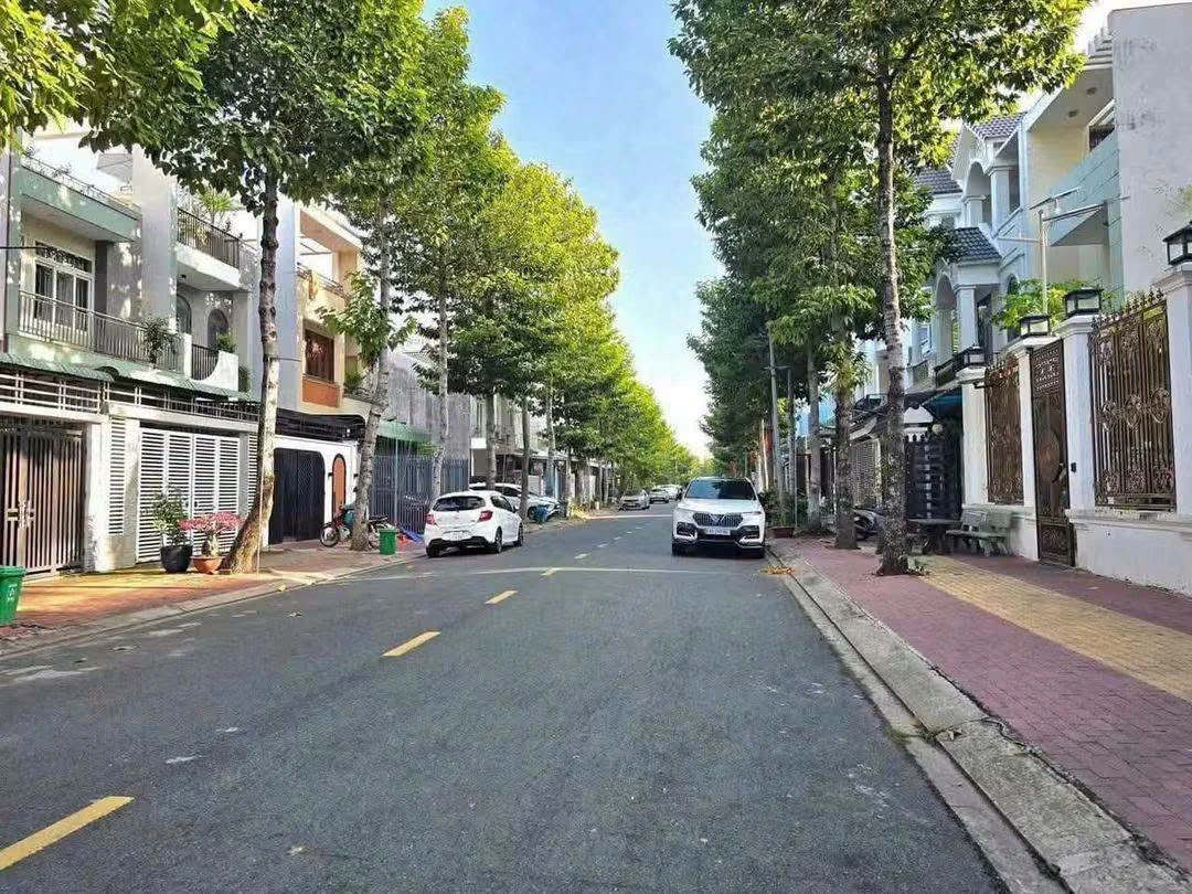 Bán nhà 3 tầng mặt tiền đường số 12 KDC Hiệp Thành 3, Thủ Dầu Một, 100m2, giá 6 tỷ - Ảnh thu nhỏ 4