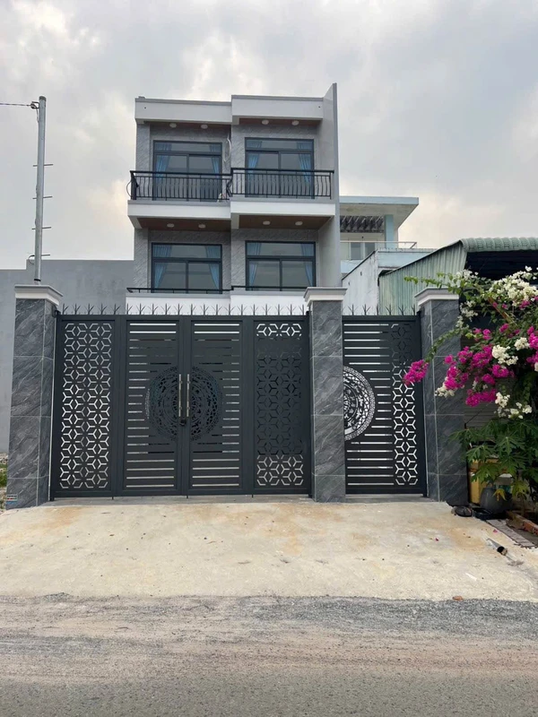 Bán nhà mặt tiền 1 trệt 2 lầu Thủ Dầu Một 98m² 3 tỷ 950 triệu