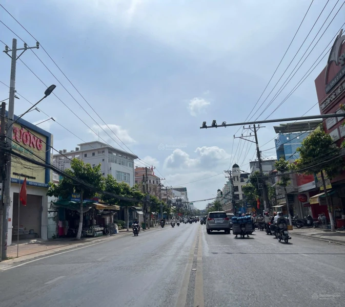 Cần ra nhà xịn ngộp ngân hàng 195m2 full thổ mặt tiền