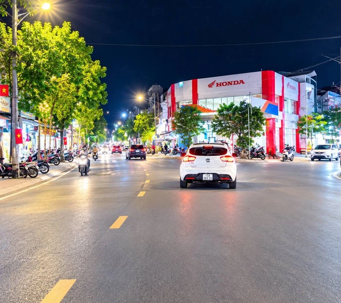 Bán nhà mặt phố 3 tầng 68m2 tại ngã 3 thị trấn An Lão, view hồ, giá hơn 10 tỷ