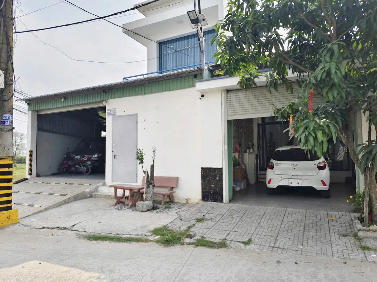 Bán nhà trệt lầu 4.5x25m hẻm Tỉnh lộ 824, Đức Hòa, Long An giá 1,85 tỷ - Ảnh thu nhỏ 2