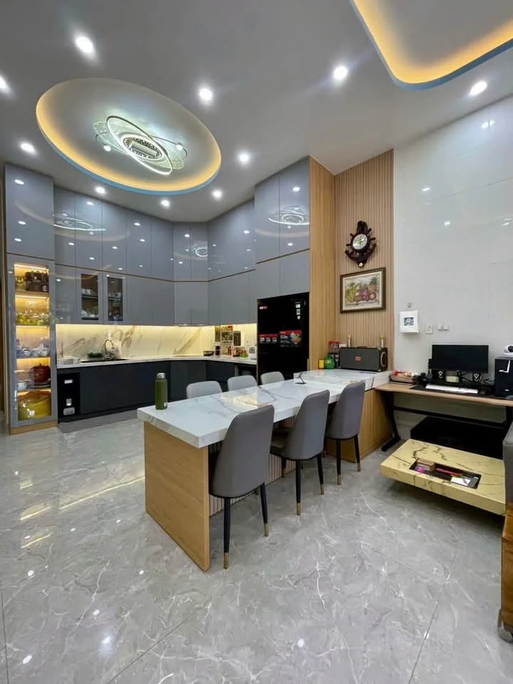 Bán nhà mái Thái 220m2, 3PN 2WC, Lê Văn Sỹ, Quảng Ngãi - Ảnh thu nhỏ 3