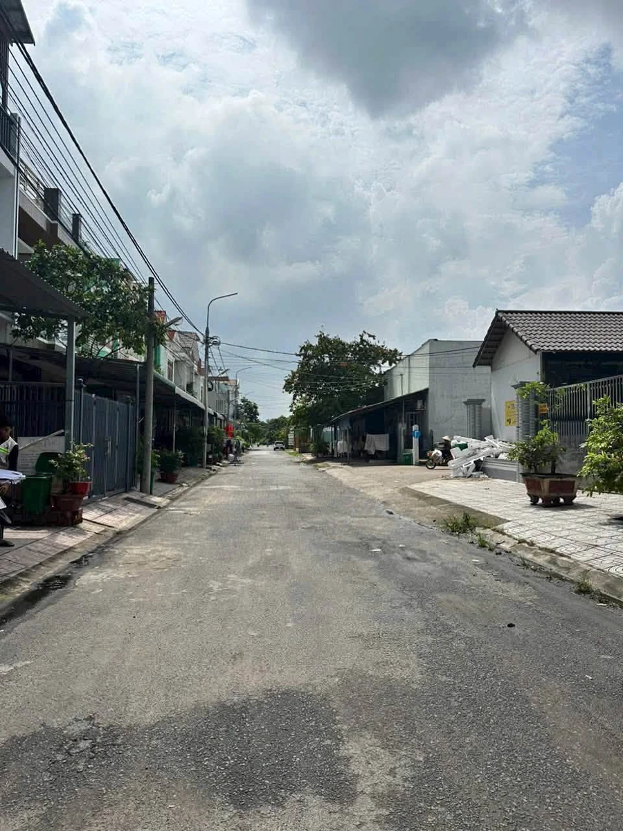 Bán nhà 1 trệt 2 lầu 100m² Tân Phong 4 tỷ 900 triệu - Ảnh 1