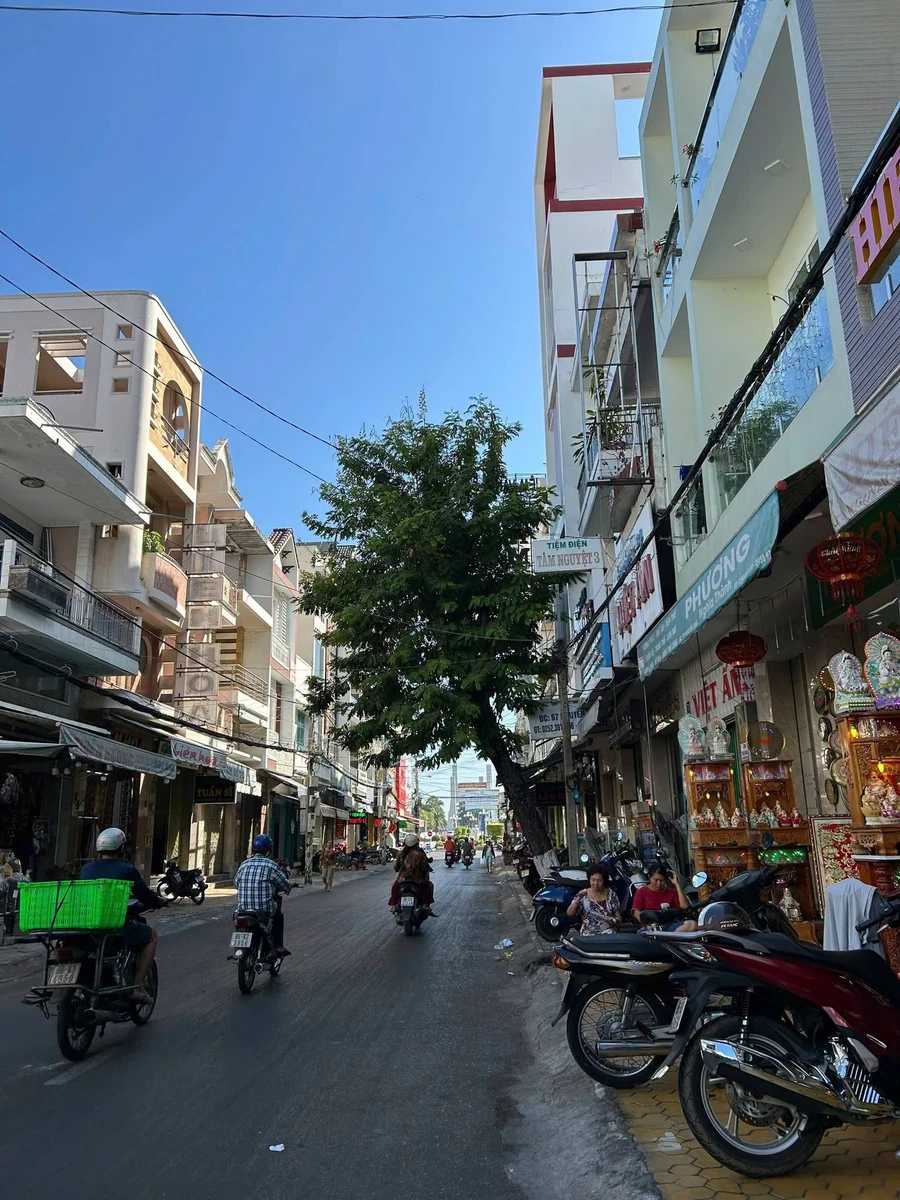 Bán nhà mặt tiền Nguyễn Huệ Phan Thiết 248m2, 11,9 tỷ - Ảnh 1