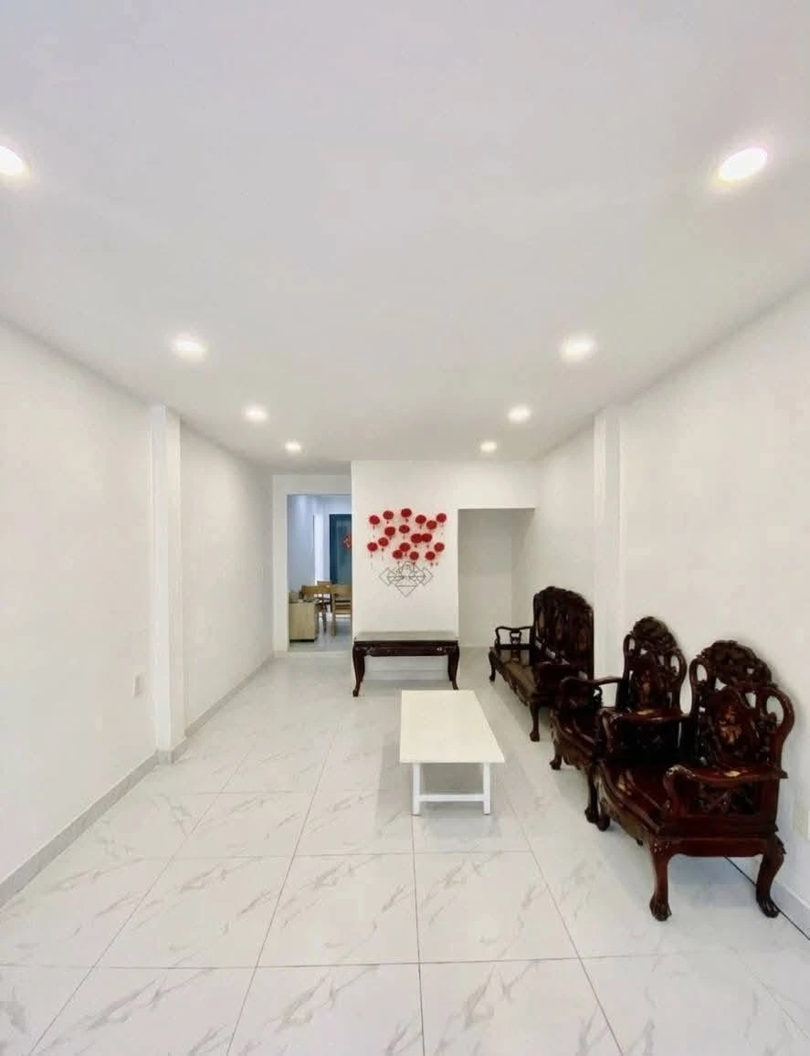 Bán nhà phố 3PN Quận 8, 56m², có nội thất, sổ hồng riêng - Ảnh thu nhỏ 2
