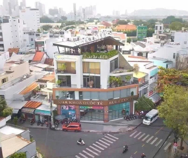 Bán nhà góc 2 mặt tiền trung tâm Nha Trang, 190m², 45 tỷ