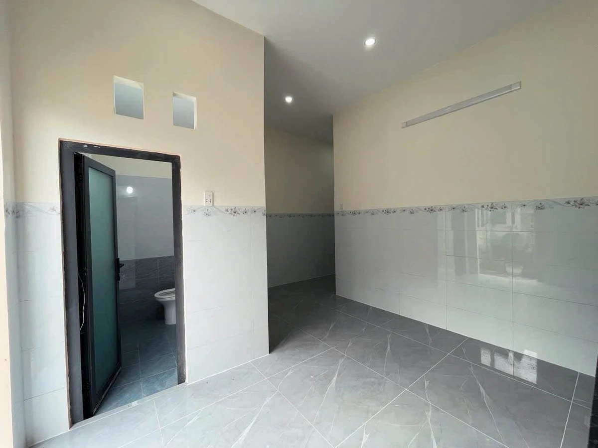 Bán nhà 5x18m thổ cư, 2 phòng ngủ, Bình Tiền 1, Đức Hòa Hạ, giá 1,65 tỷ - Ảnh thu nhỏ 3