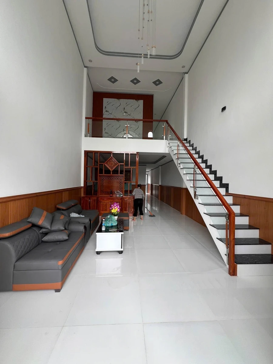 Bán nhà tân cổ điển 170m2, 3PN, 4WC, Nhà Bè 2,3 tỷ - Ảnh thu nhỏ 2