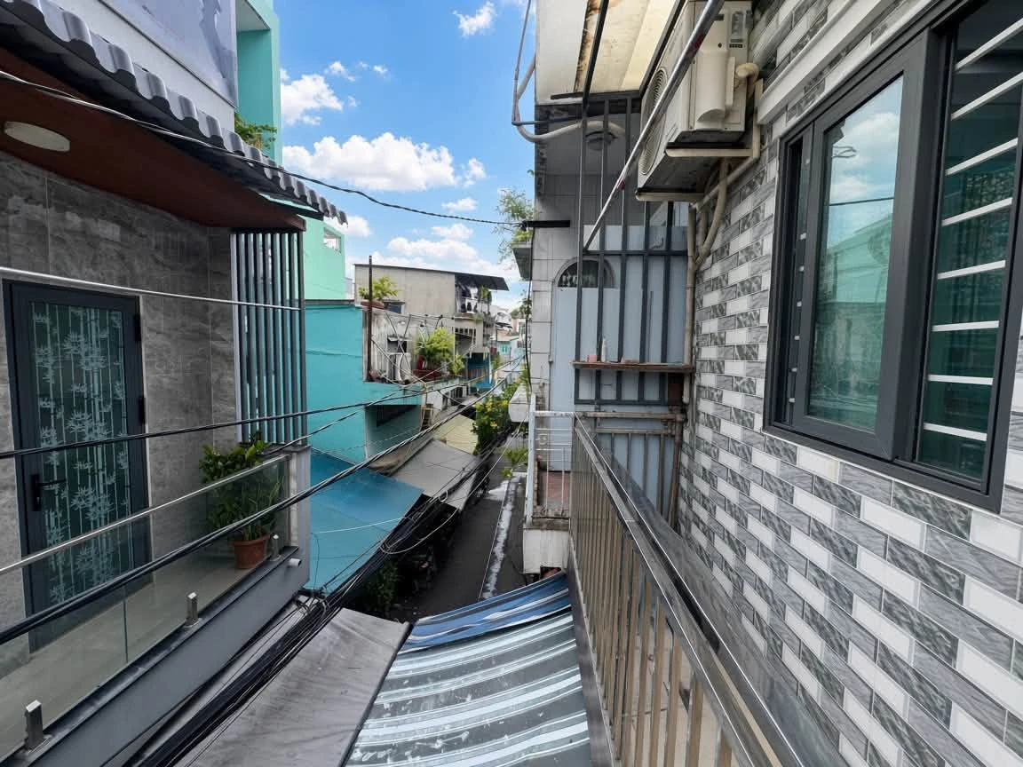 Bán nhà 4 tầng hẻm 3m5 gần Lê Đại Hành, Quận 11, 60m² sử dụng, giá hơn 2 tỷ - Ảnh thu nhỏ 2