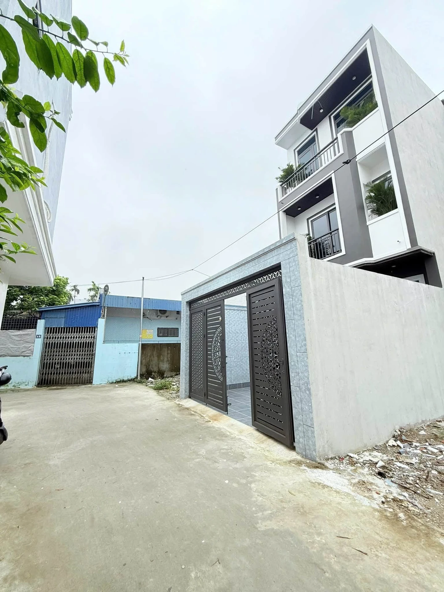 Bán nhà phố 71m² 3 tầng, sân cổng, giá 3 tỷ 350 triệu Nhà Bè - Ảnh 1