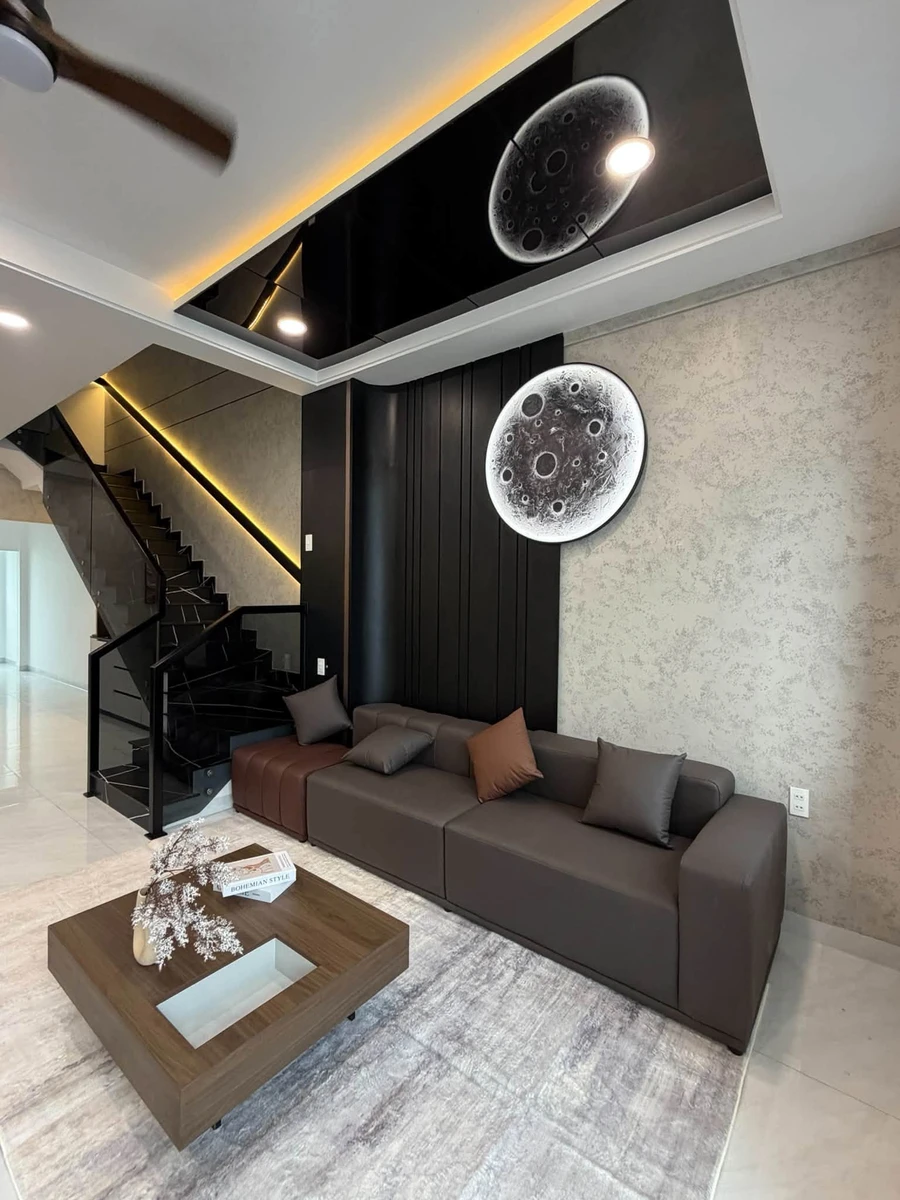 Bán nhà phố 1 trệt 1 lầu 5x20m full nội thất, 3PN 3WC, giá 2,3 tỷ tại Phường Long Khánh - Ảnh thu nhỏ 4