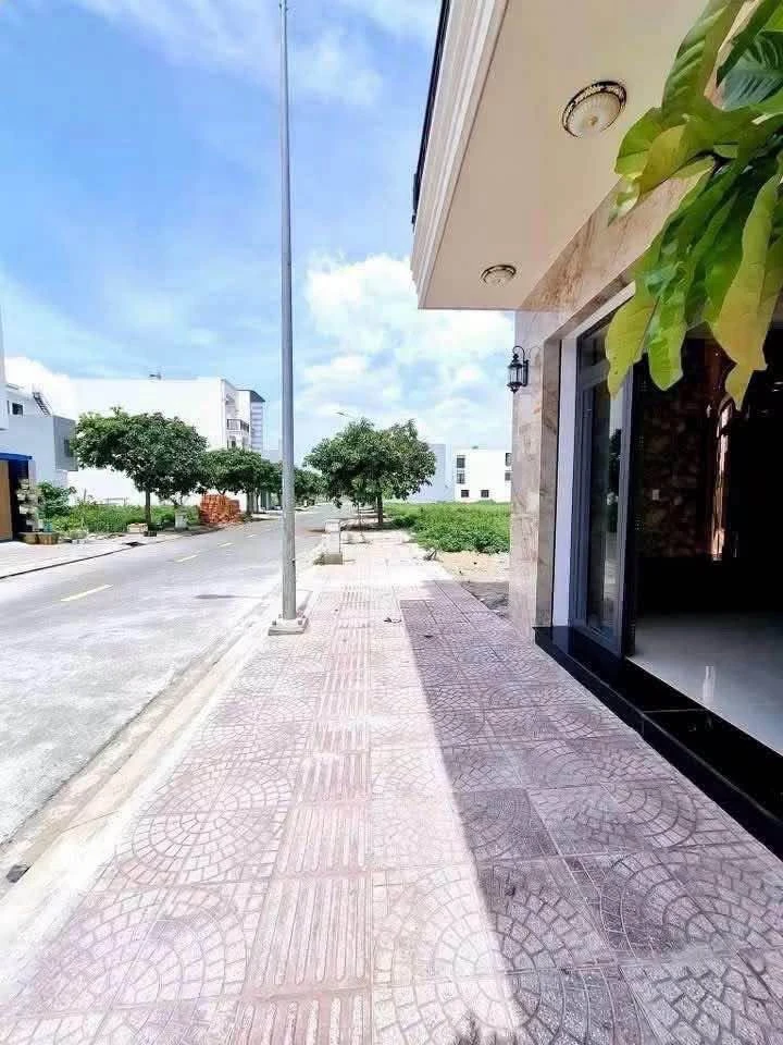 Bán nhà 4PN mặt tiền 10m, The Sol City Bình Chánh - 80m² - Ảnh thu nhỏ 3
