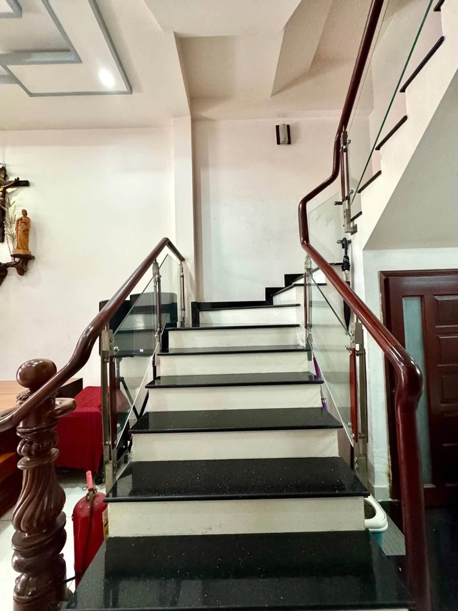 Bán nhà 5 tầng 54m2, 5PN, gần hẻm xe tải đường Lạc Long Quân, Quận 11, giá 8 tỷ - Ảnh thu nhỏ 3