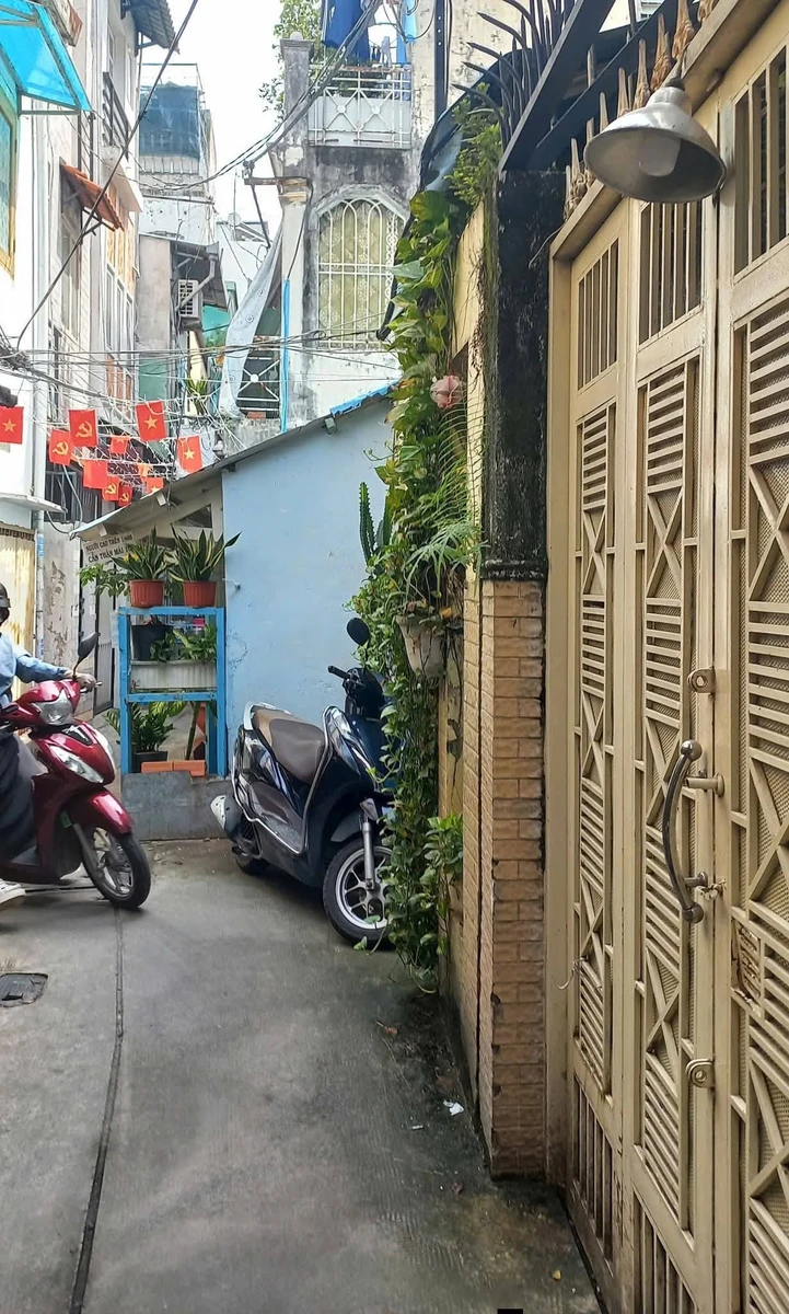 Bán nhà 1 trệt 2 lầu 33,3m2 Hai Bà Trưng, Quận 3 gần chợ Tân Định, 5,3 tỷ - Ảnh thu nhỏ 2