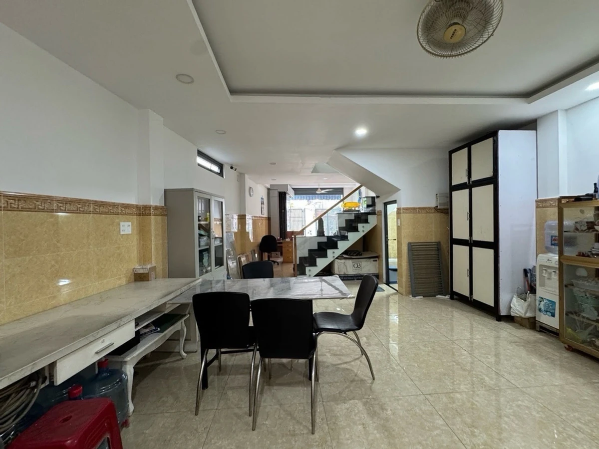 Bán nhà 2 tầng 68m2 Quận 8 giá 6 tỷ 2 - Ảnh thu nhỏ 2