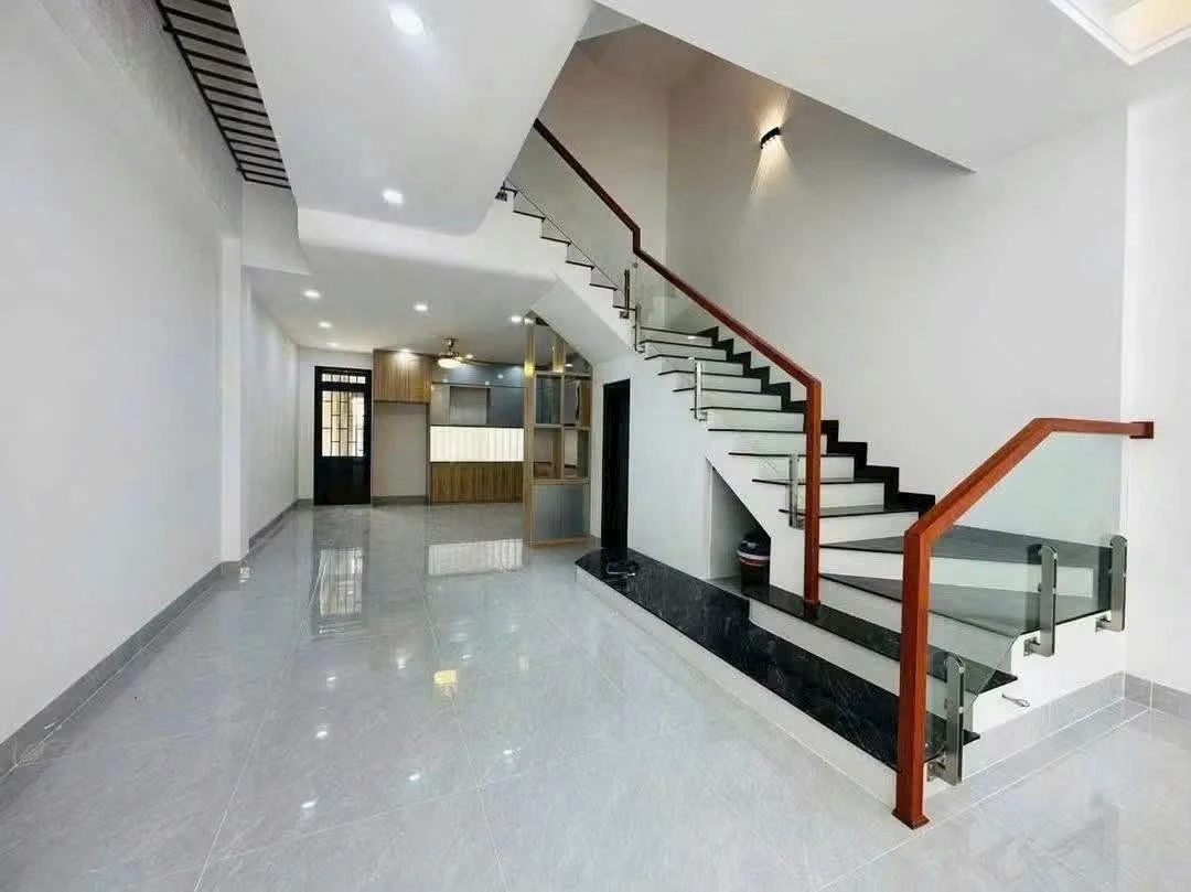 Bán nhà 1 trệt 2 lầu 4 PN, 100m², KDC Phúc Đạt, Bình Dương - Ảnh thu nhỏ 2