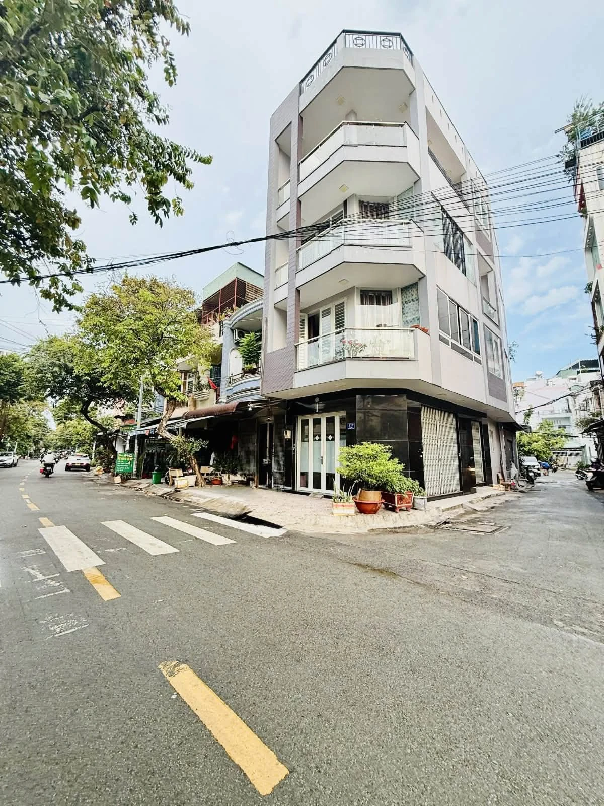 Bán nhà mặt tiền lô góc Lê Thiệt 4x12.7m, 1 trệt 3 lầu, giá 10.5 tỷ, Tân Phú - Ảnh 1