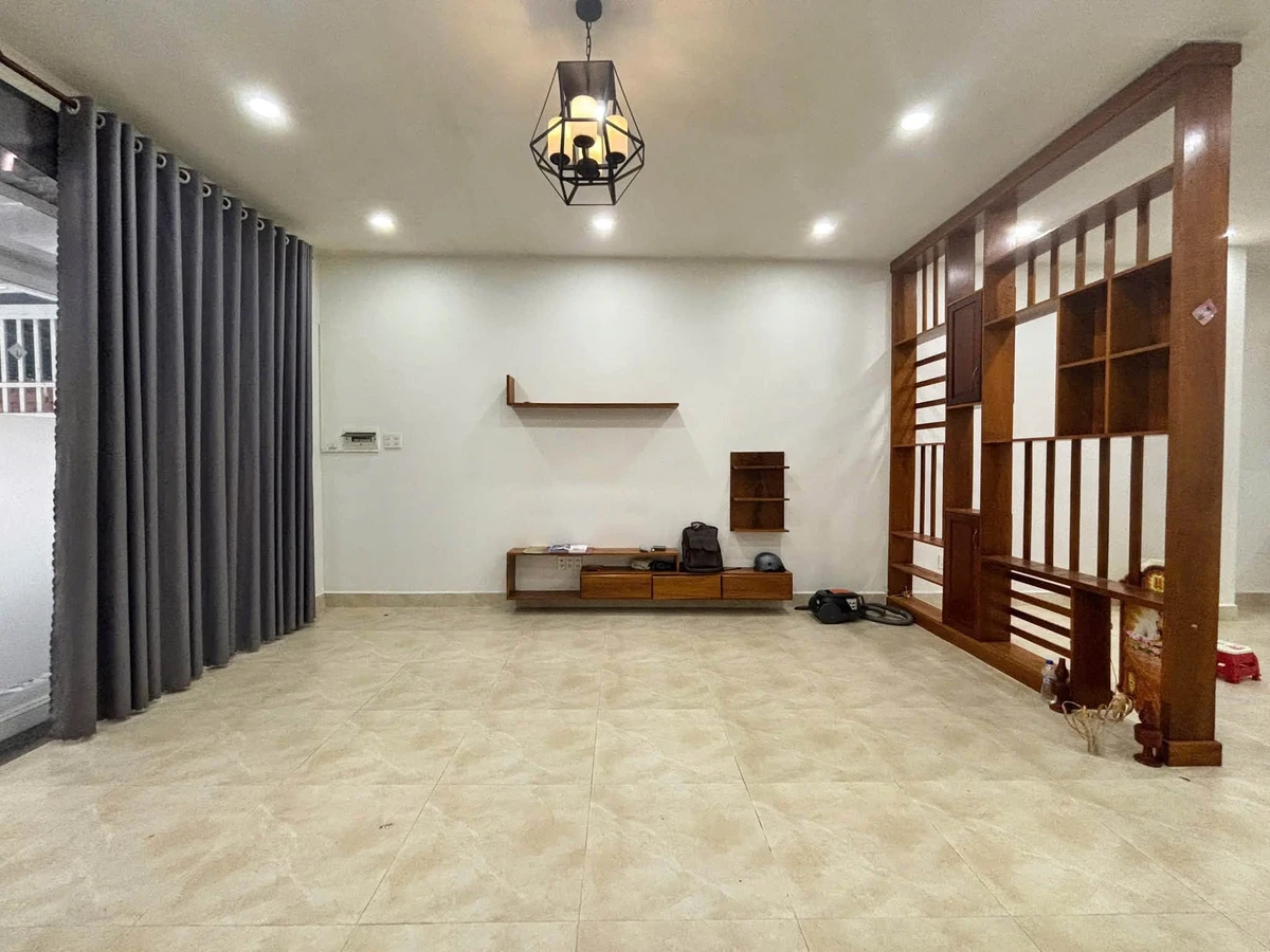 Bán nhà 2 phòng ngủ 100m² đường Nguyễn Văn Nguyễn, Quận 12 - Ảnh thu nhỏ 3