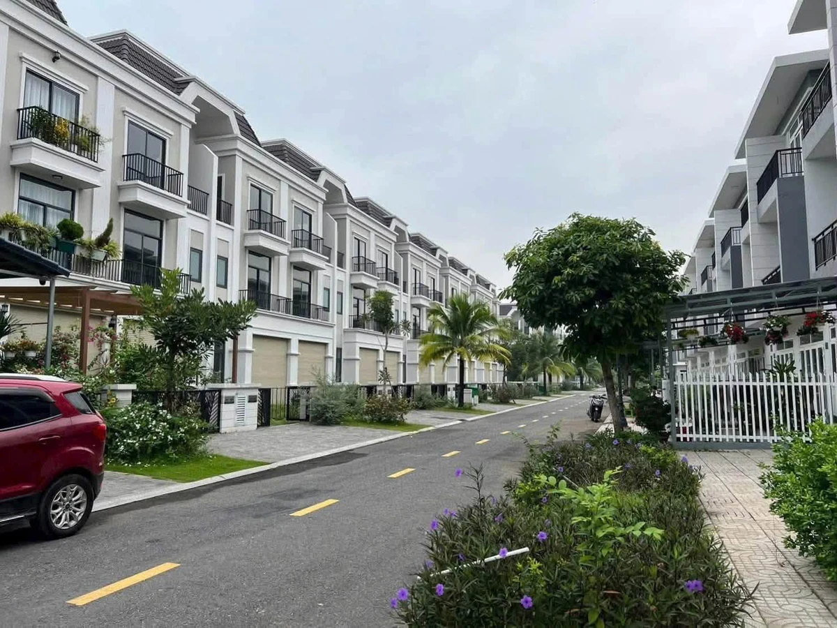 Bán nhà 1 trệt 2 lầu 5x17m, 4 phòng ngủ, KDC Bella Villa, Đức Hòa - Ảnh thu nhỏ 2