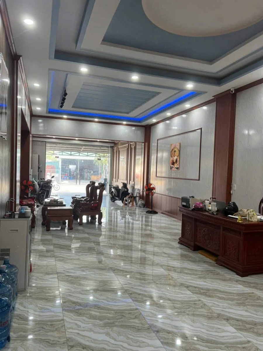 Bán nhà mặt tiền 825 Thị Trấn Đức Hoà, 6PN, 230m², 5 tỷ 300 - Ảnh 1