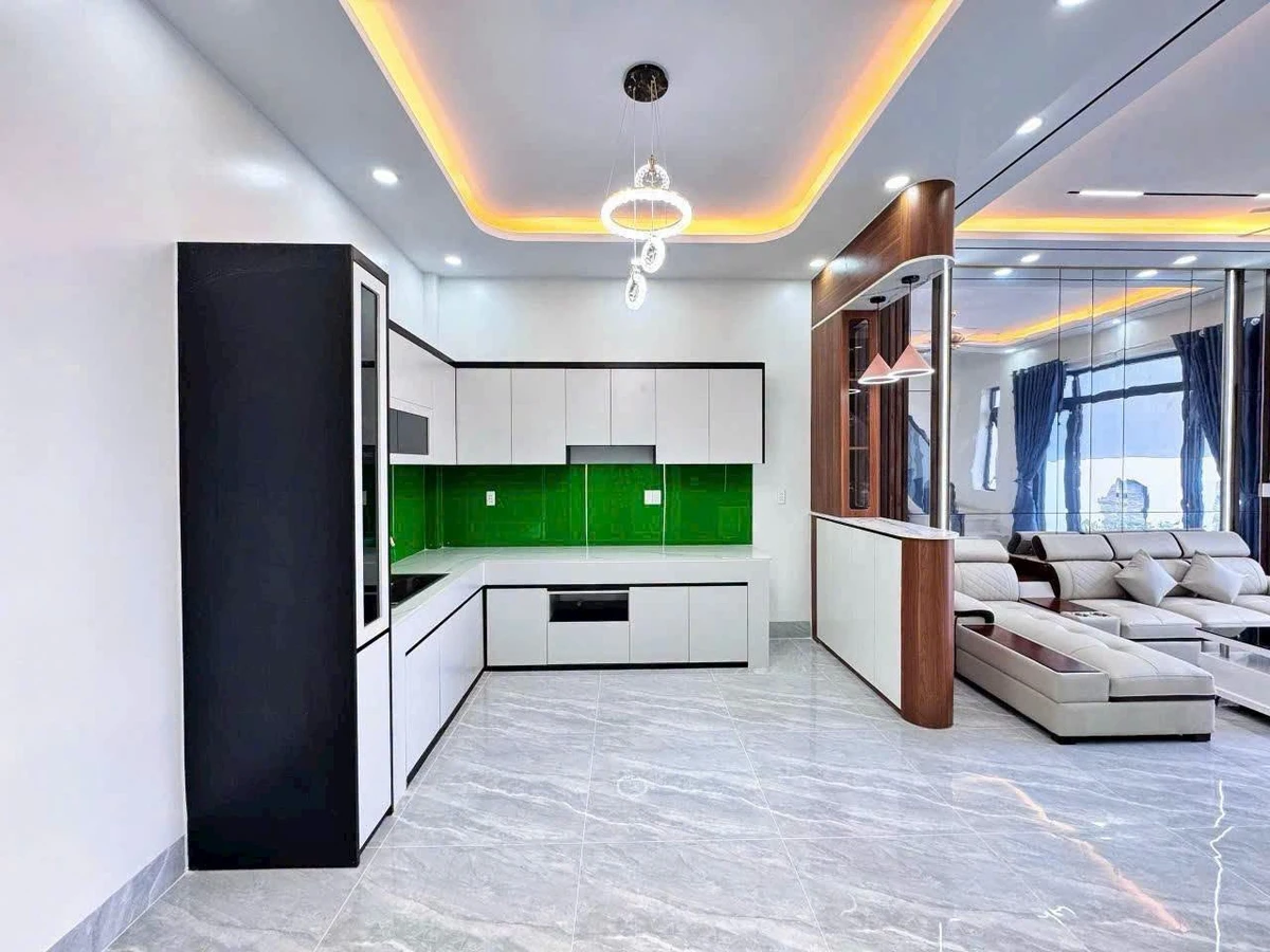 Bán nhà 1 trệt 1 lầu 5x24m, 3PN, SHR, trung tâm Thị trấn Đức Hòa, giá 2,8 tỷ - Ảnh thu nhỏ 3