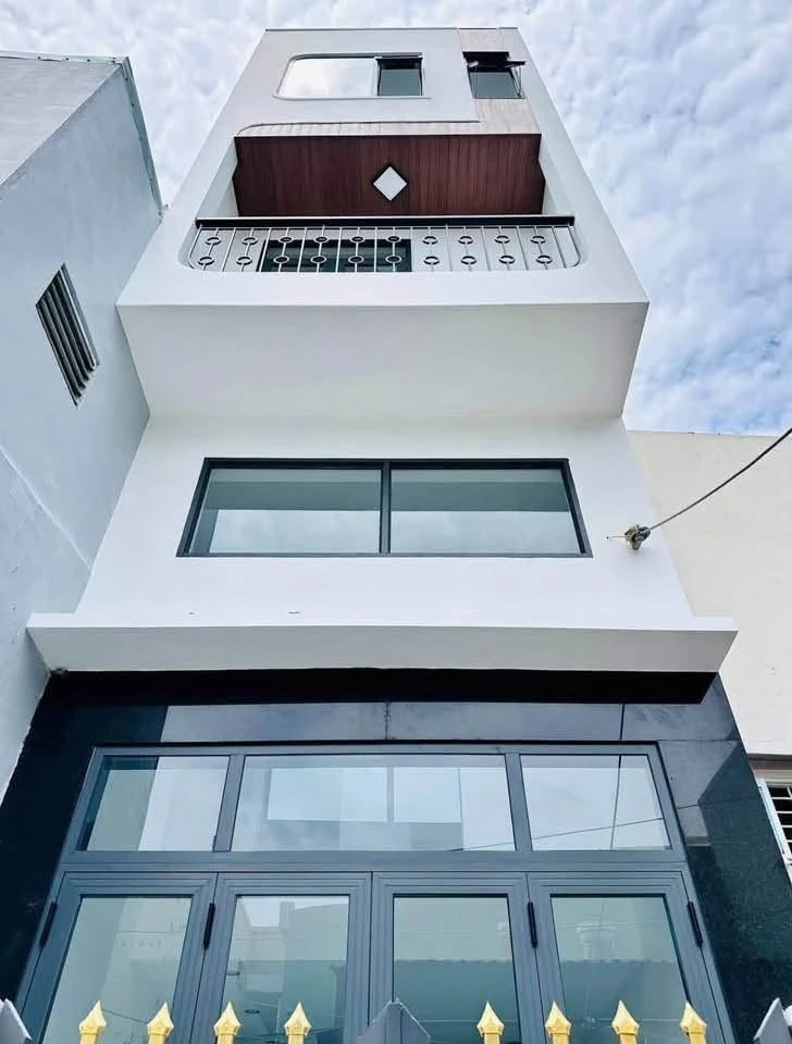 Bán nhà 3,5 tầng 105m2 hẻm sau mặt tiền đường Hoàng Văn Thụ, Quy Nhơn - Ảnh 1