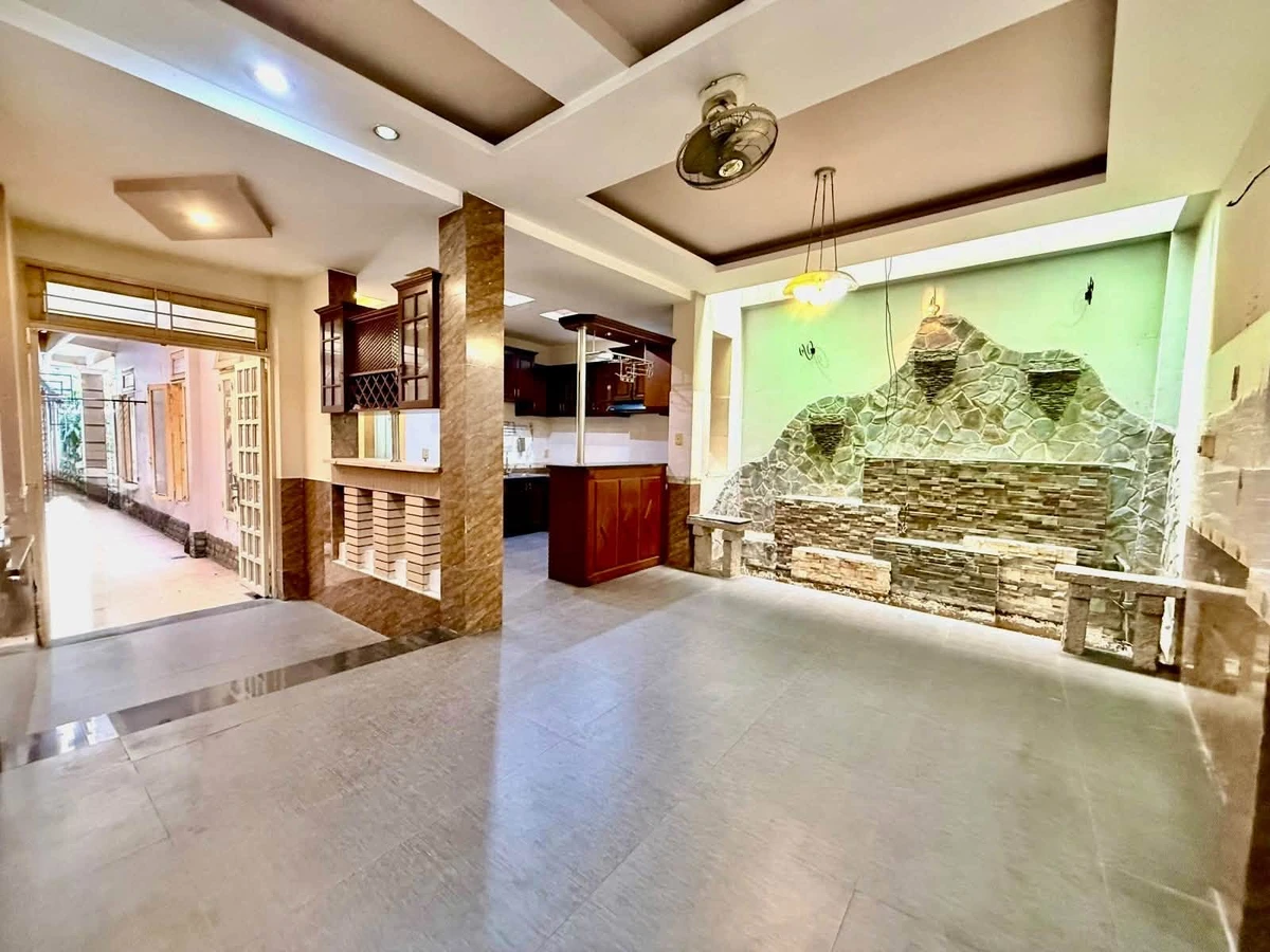 Bán nhà 3 tầng 135m2 hẻm ô tô giáp ranh Quận 3 và Phú Nhuận, gần bờ kè Trường Sa, giá 19 tỷ - Ảnh thu nhỏ 2