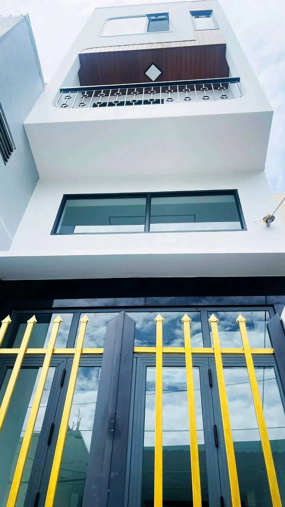 Bán nhà phố 3.5 tầng 105m² mặt tiền Quy Nhơn - Ảnh 1