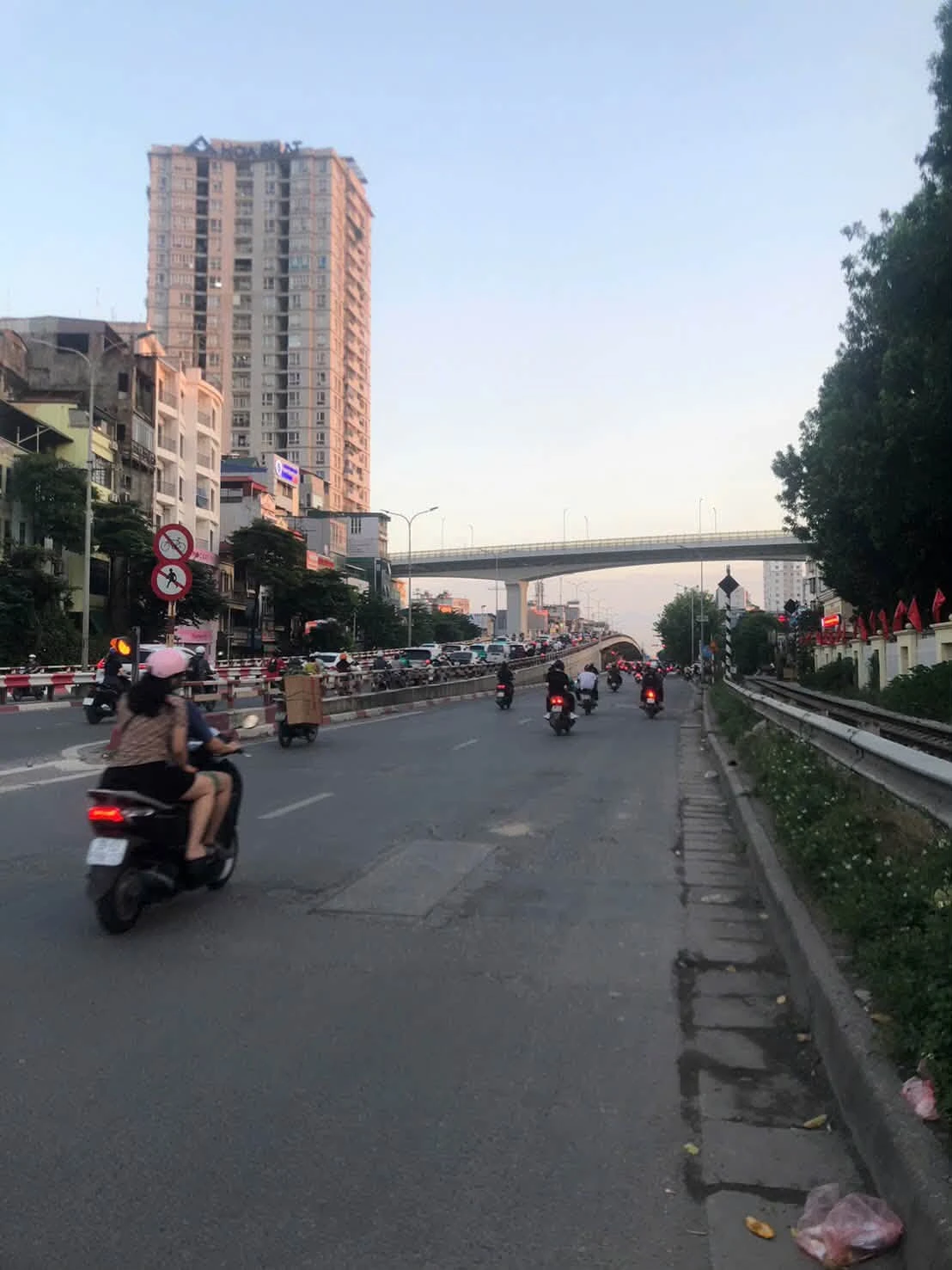 Bán nhà 3 tầng 44m2 mặt phố Phố Vọng Hà Nội 14 tỷ - Ảnh 1