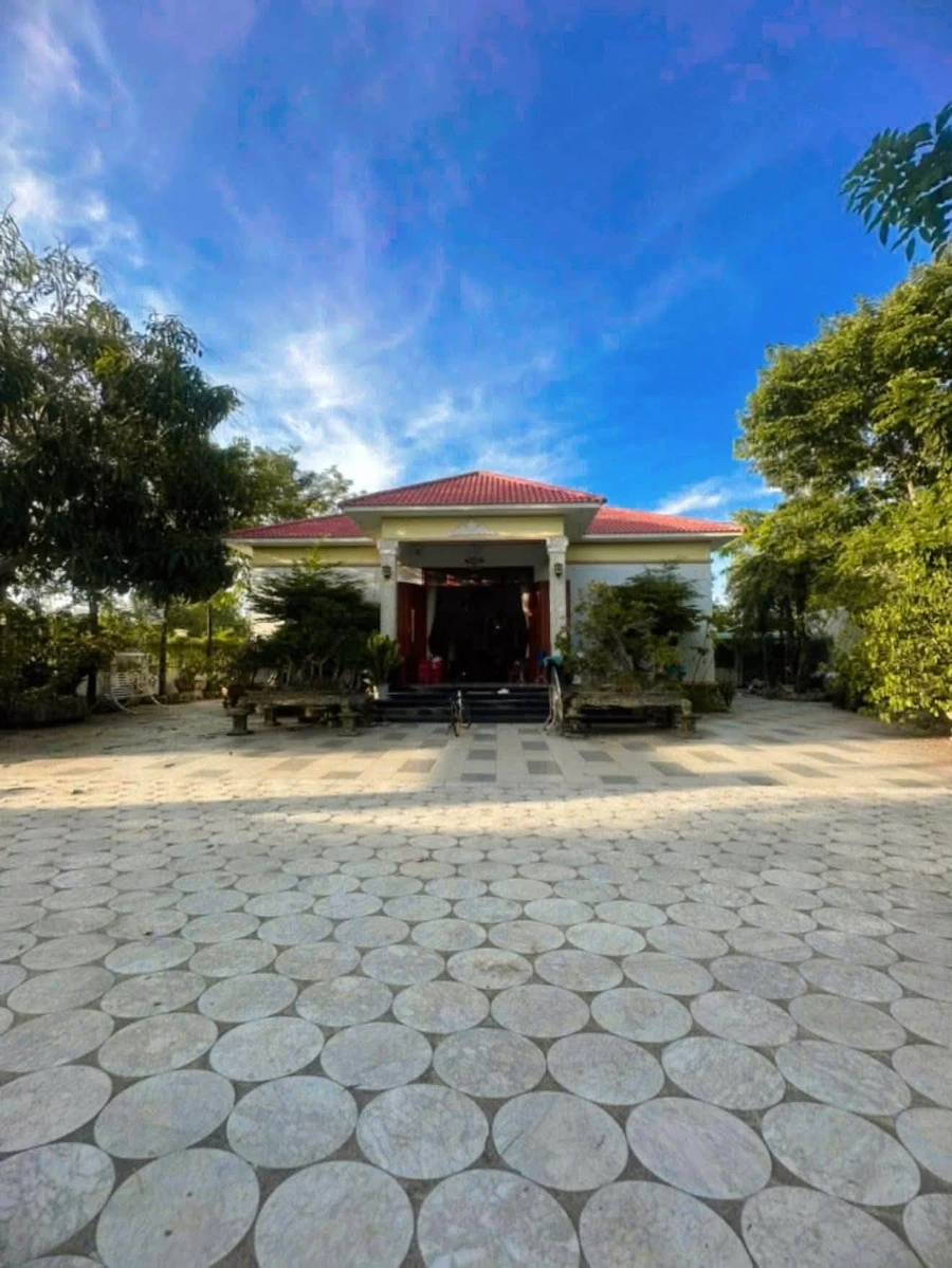 Bán nhà vườn biệt thự kèm gần 100 phòng trọ gần 5000m2 đường HL612 Bàu Bàng, giá 17 tỷ - Ảnh 1