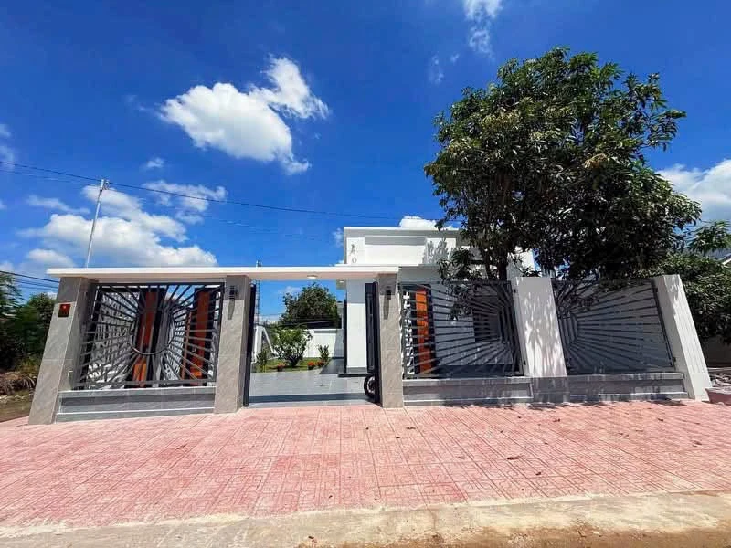 Bán nhà sân vườn 225m² mặt tiền Tây Ninh - Ảnh 1