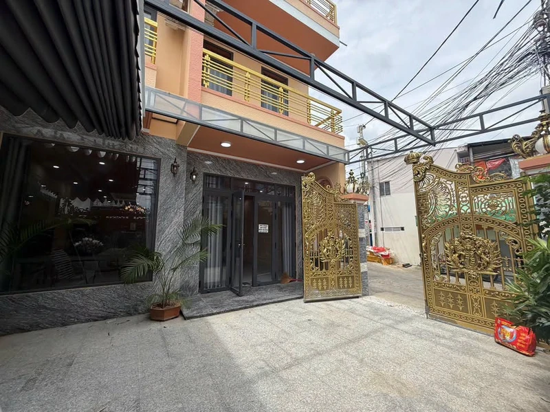 Bán nhà 3 tầng 5PN 113.6m² gần biển Hòn Chồng, Nha Trang