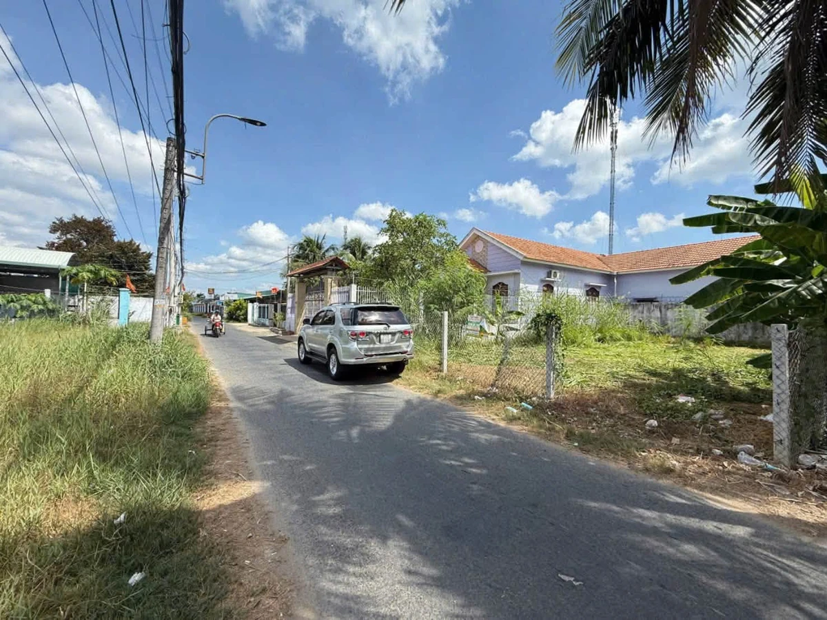 Bán đất mặt tiền Nguyễn Văn Trung, 248,8m² - Bến Tre - Ảnh 1