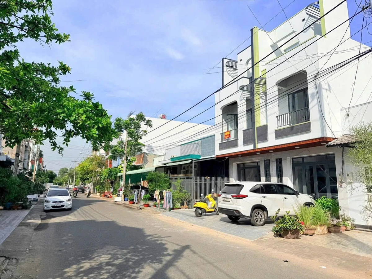 Bán nhà 1 trệt 2 lầu 72m² KDC Bửu Long Biên Hoà 4.3 tỷ - Ảnh thu nhỏ 2