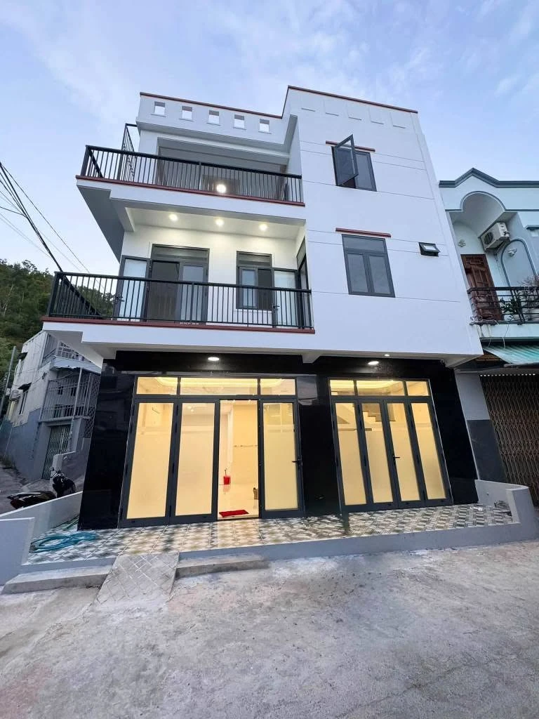 Bán nhà 3 tầng 3PN hẻm ô tô Hoàng Văn Thụ 62m2 Quận 12 - Ảnh 1